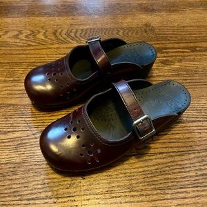 Dansko clogs 🐝 2/$25